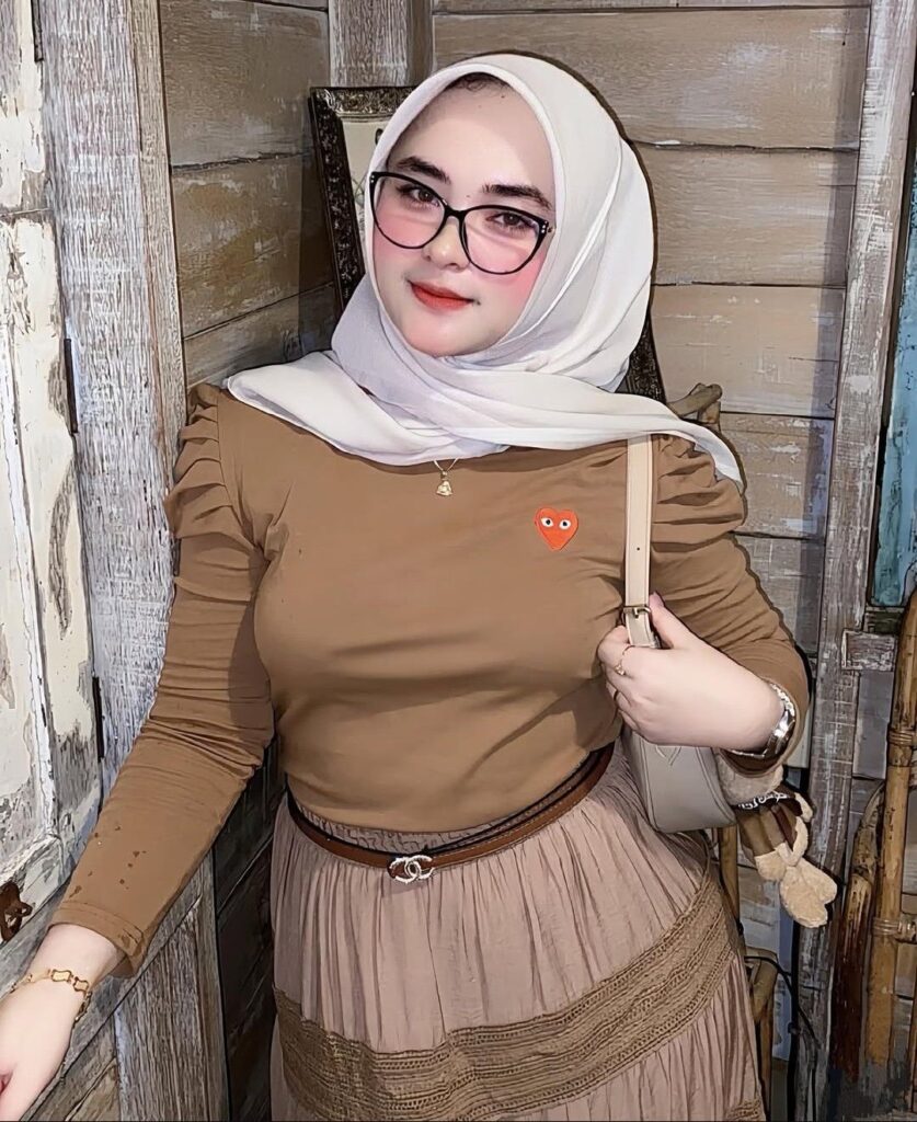 Main Dengan Guruku Yang Montok