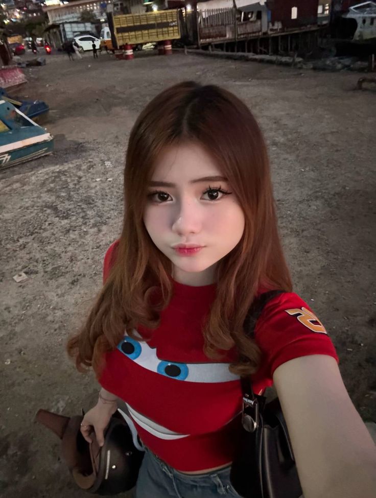 Tubuhku Berhasil Dinikmati Om Hanya Berbekal HP Baru