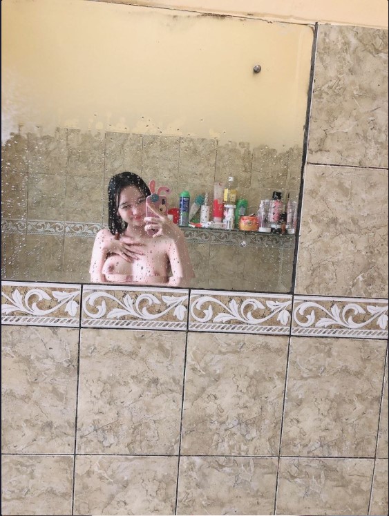 Desahan Gadis Perawan