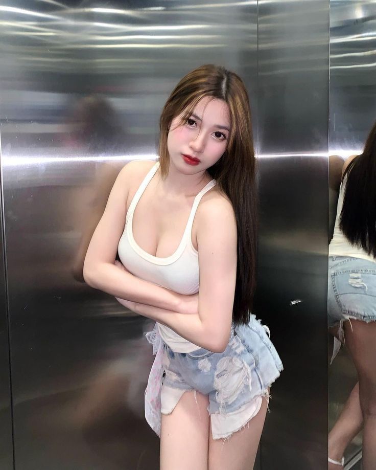 Gadis Mungil Yang Masih Perawan habis