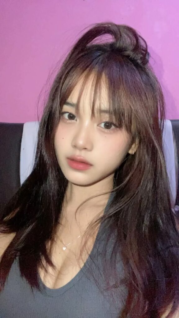 MUNGILNYA MEMEK KEPONAKAN